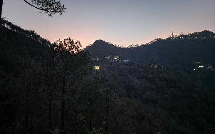 Pihu’s Nest: Tranquil Retreat with Valley Views