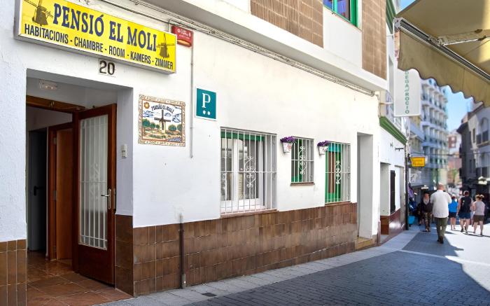 HOSTAL y APARTAMENTO MOLI DE MAR