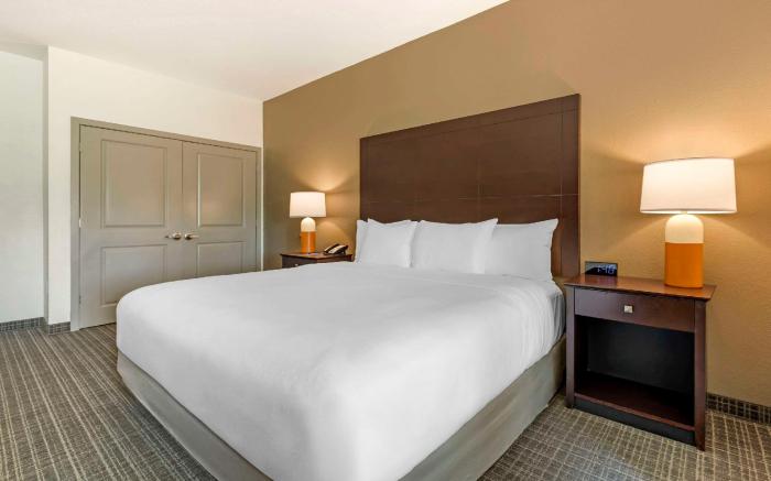 Comfort Inn & Suites Verona at Turning Stone Resort Casino