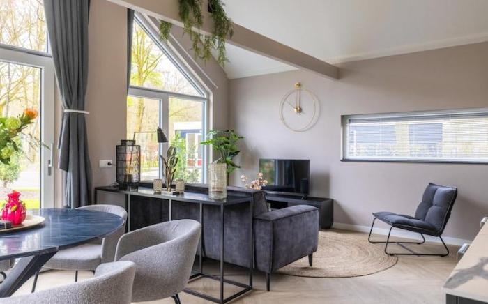 Eco Villa in Latour by Scenic Pond