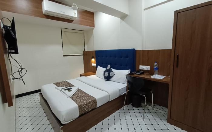 Hotel Best - Near Kokilaben Hospital Andheri West 