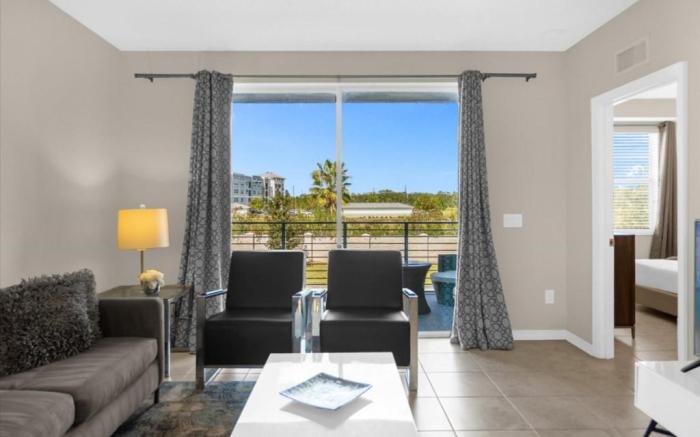 Bedrooms 2 Bathrooms Storey Lake 4731-204CT