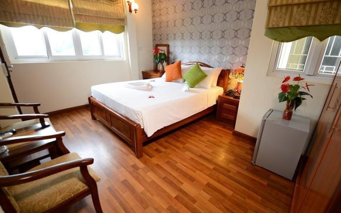 Holiday Lakeview Hotel