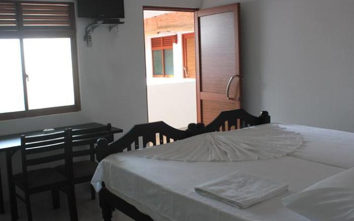 Tharusha Holiday Inn