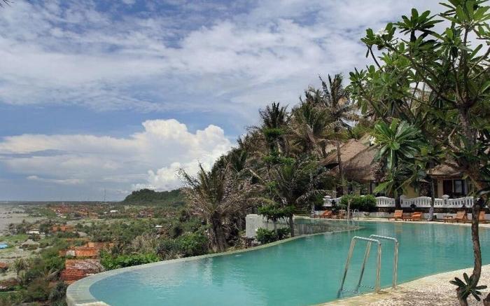Queen of The South Resort