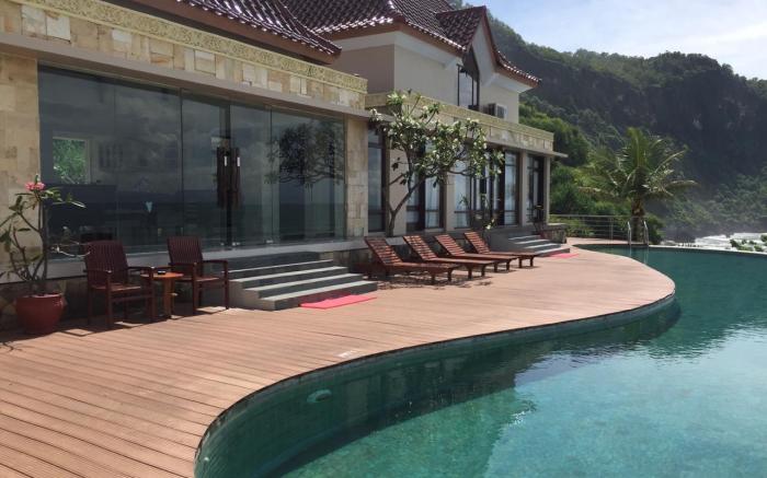 Queen of The South Resort