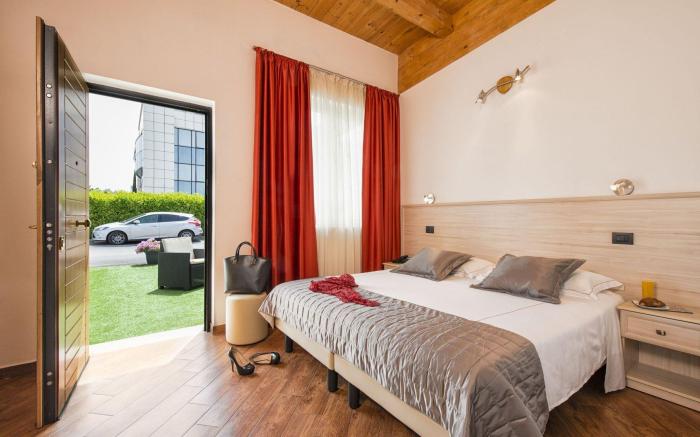 Simon Hotel
