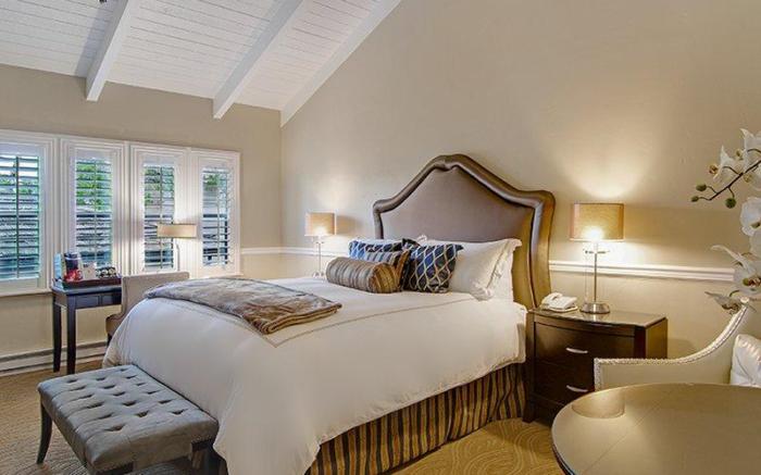 Carriage House Inn
