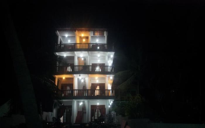 Golden Surfer Beach Hotel