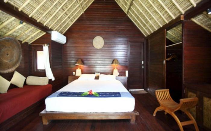 TS Hut Lembongan
