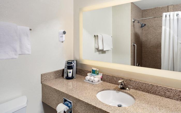 Holiday Inn Express Sheboygan-Kohler / I-43 By IHG