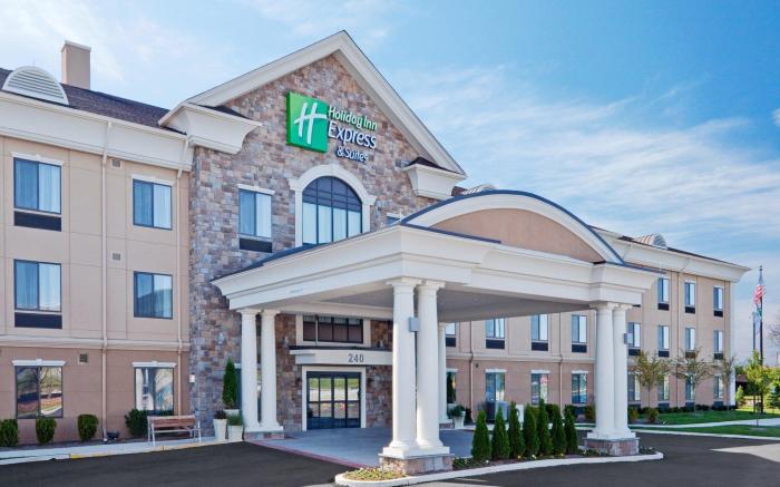 Holiday Inn Express Hotel & Suites Warminster-Horsham By IHG