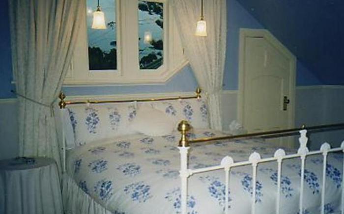Water Bay Villa Bed and Breakfast