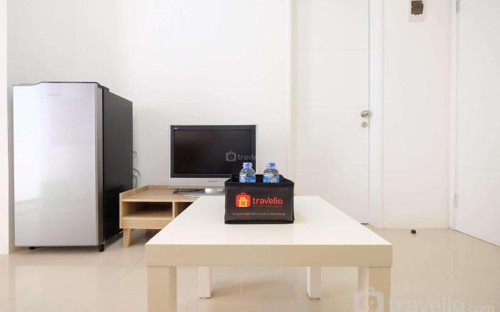 Compact 1BR Bassura City Apartment By Travelio