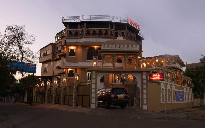 Hotel Empire Palace - Near Fatehsagar Lake