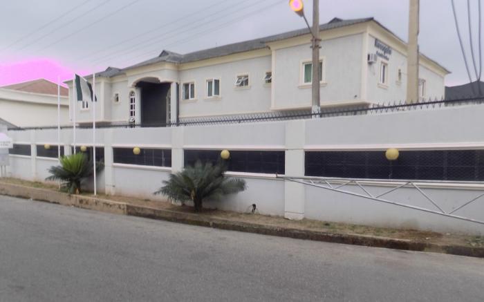 Moongate Hotel and Suites, Ibara