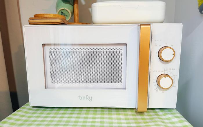 MRT Ximen No. 1 Elevator Cozy Room for 4-6 Persons (No Daily Cleaning Provided)