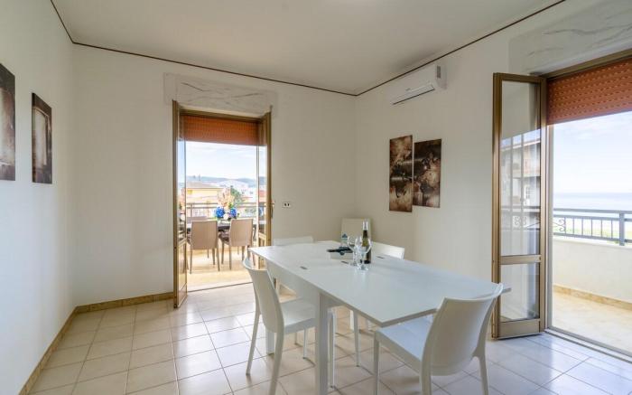 bicamere con terrazza vista mare