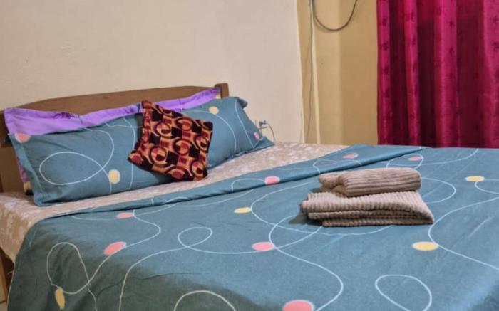 Cozy studio perfect for backpackers or couples!
