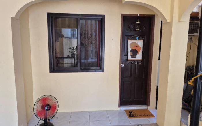 Cozy studio perfect for backpackers or couples!