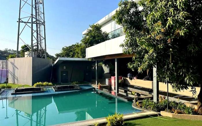 The Democracy Hotel & Resorts