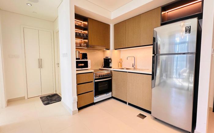Luxury 1-Bedroom Apartment At Burj Crown