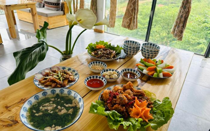 Lá Đỏ 2 Homestay & Coffee