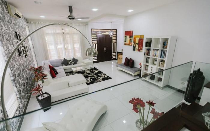 A Lux & Comfy 6BR Home with Private Rooftop Garden
