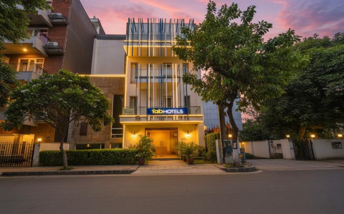 FabHotel Premium Nest