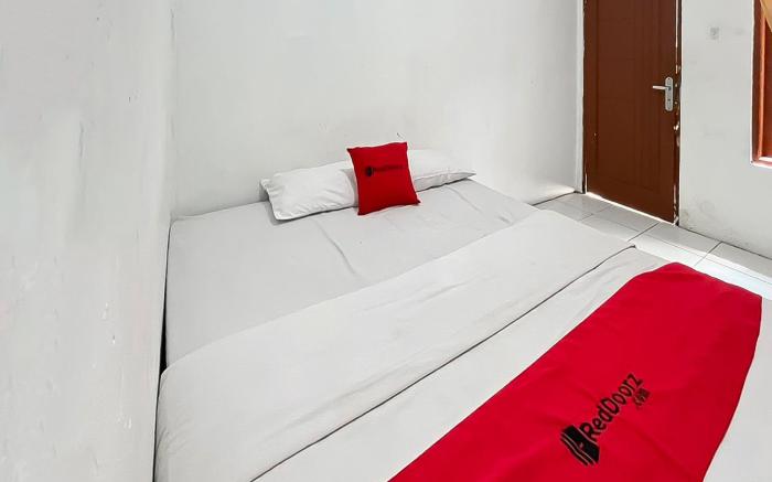 RedDoorz @ Penginapan Bunda