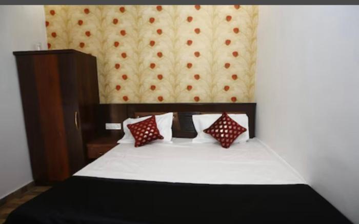 Goroomgo Hotel Hanuman Near Ram Mandir Ayodhya
