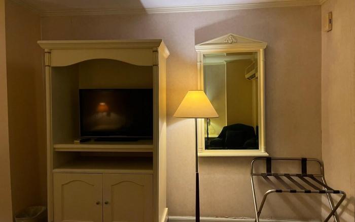 Affordable Suite at Oxford Suites S6Q07