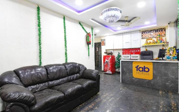 Goroomgo Hotel Narayanan Kolkata