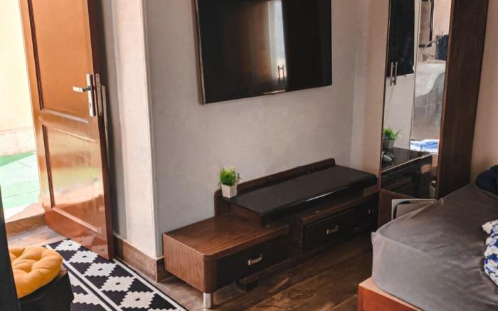 Private Studio, AC, kitchen, TV, Wi-Fi