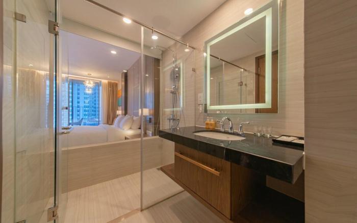 iSeaview Panorama Apt, free gym pool in center