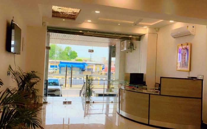 Hotel Giriraj Palace