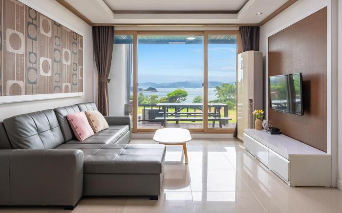 Yeosu falling in blue ocean view pension