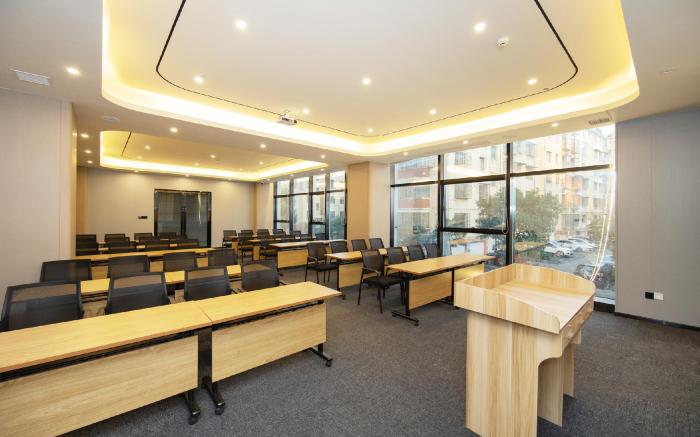 Ji Hotel Jingdezhen China Ceramic Market