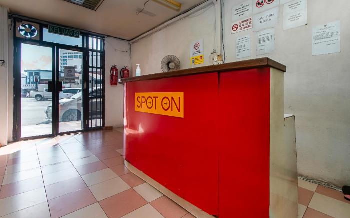 SPOT ON 89916 Gold Star Hotel