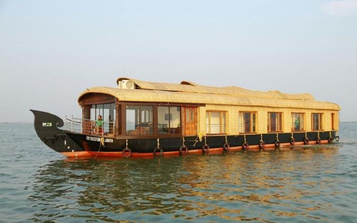 5 Bedroom A/c Private Houseboat With All Meals