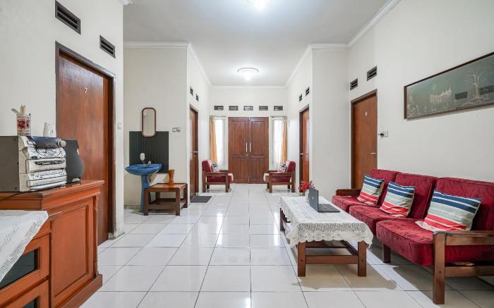OYO 94102 Kuningan Guest House Syariah