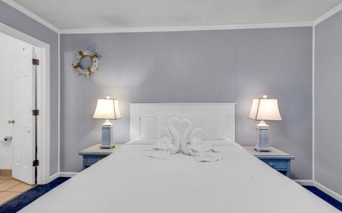 Walking distance to the beach/ Ocean Forest Villas