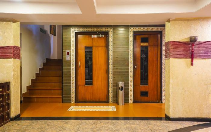 Super Townhouse Oak Prabhat Road