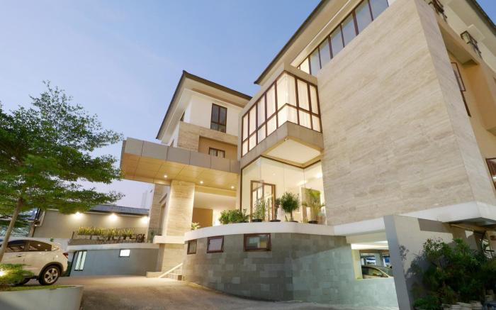 Plaza 54 Residence (Vaccinated Staff)