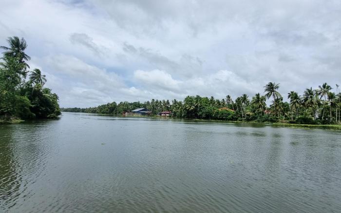 Riverview villa