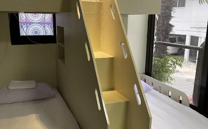 Station 1 Room: 3Beds own CR 1min Walk to Beach 2f