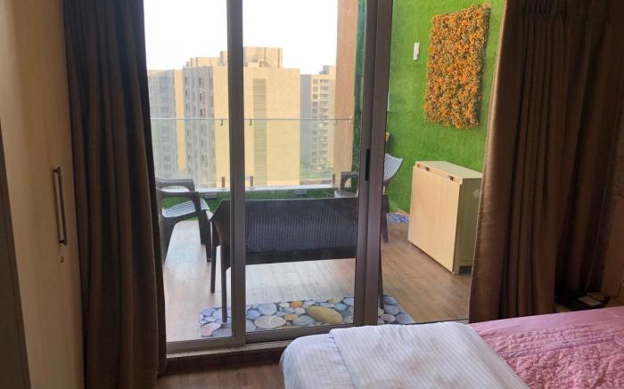WEEKEND ADDRESS POOL VIEW SUITE ROOM OPP AIRPORT