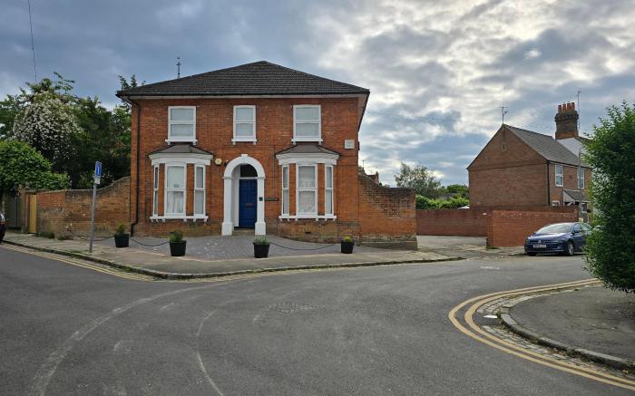 PRIVATE ROOM TOWN CENTRE FREE PARKING