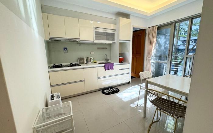 Prime Xinyi｜Steps to MRT｜101, Malls & City Views