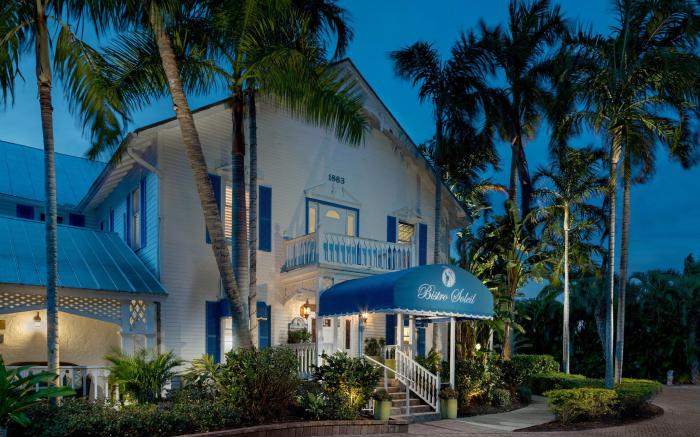 Olde Marco Inn & Suites